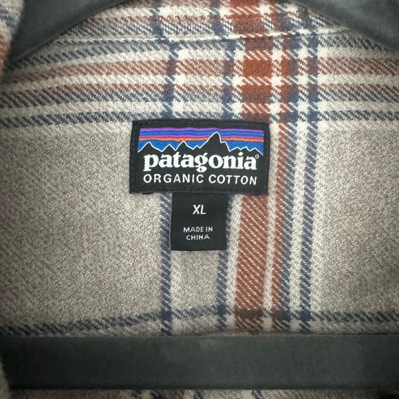 Men’s Patagonia flannel button down - Picture 8 of 9